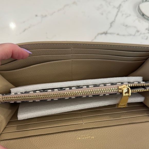 New With Tags Moncrief London Tan Leather wallet - Picture 8 of 10